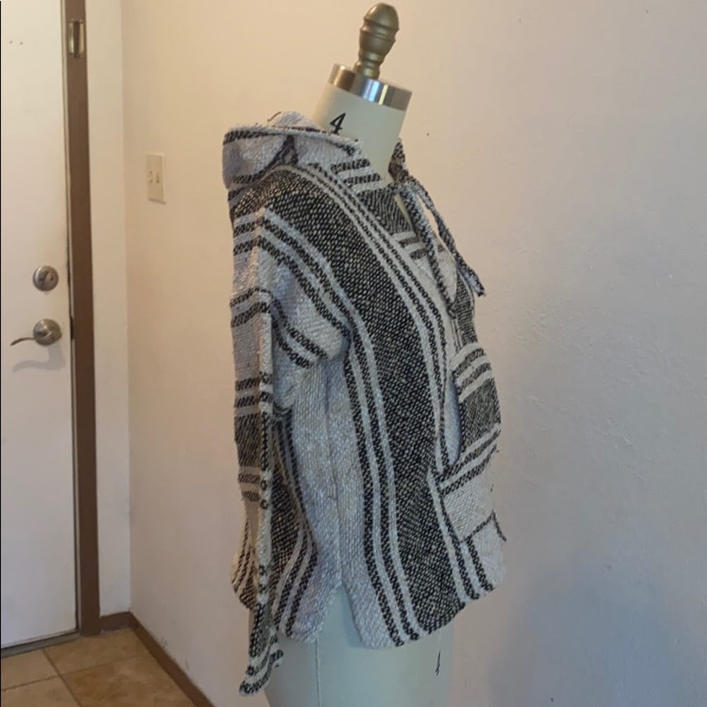 Poncho - Picture 3 of 5